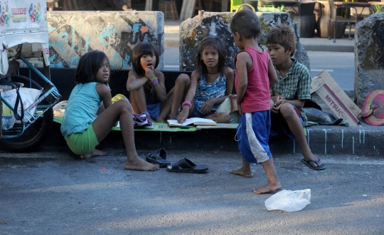 Menengok anak-anak jalanan Filipina yang hidup seadanya