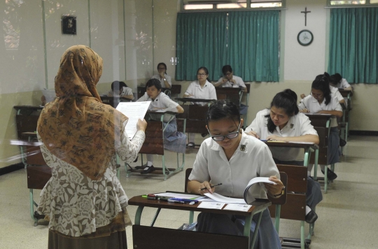 Memantau pelaksanaan Ujian Nasional berbasis komputer