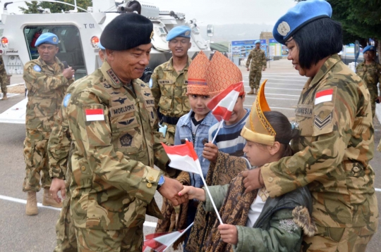 Sambangi prajurit di Lebanon, Moeldoko naik panser PBB buatan Pindad