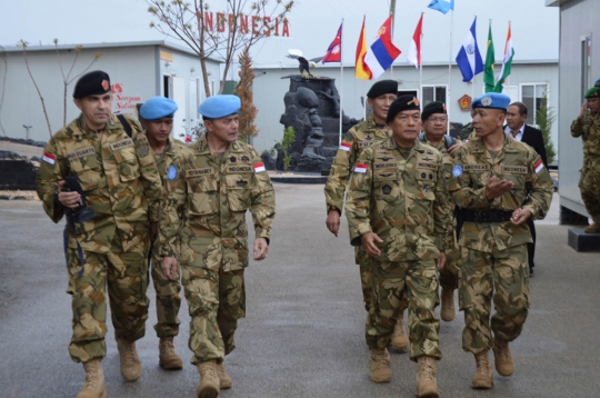 Sambangi prajurit di Lebanon, Moeldoko naik panser PBB buatan Pindad