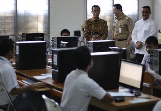 Antusiasme siswa SMAN 2 foto bareng Jokowi, Ahok, dan Menteri Anies