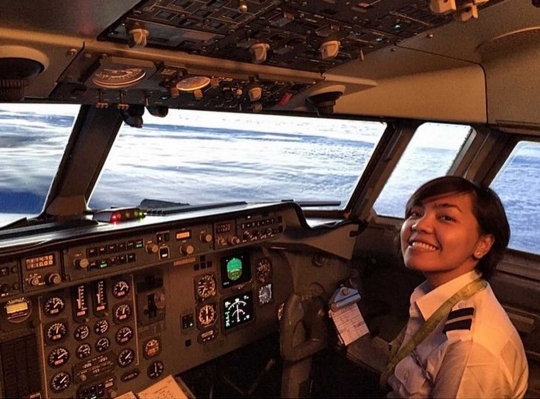 Menengok deretan pilot cantik di balik kokpit pesawat Indonesia