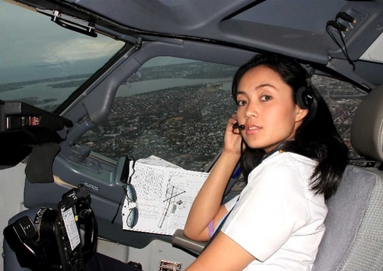 Menengok deretan pilot cantik di balik kokpit pesawat Indonesia