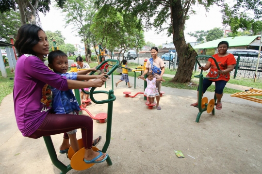 Menikmati fasilitas olahraga gratis di Taman Sehat Pedongkelan