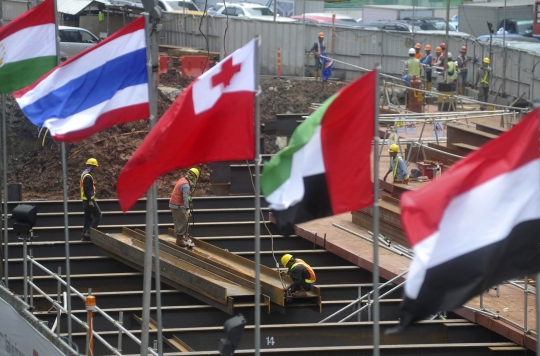 Deretan bendera negara peserta KAA hiasi jalan protokol Ibu Kota