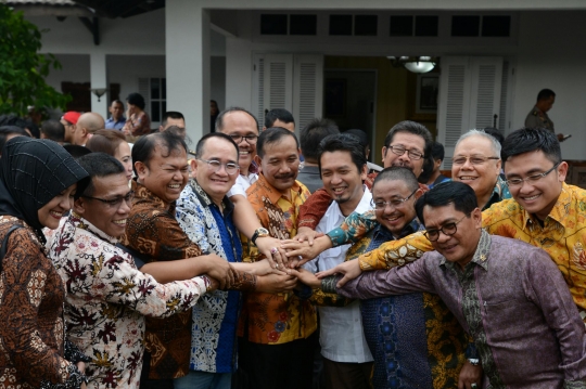 Senyum semringah anggota Komisi III usai kunjungi rumah Wakapolri