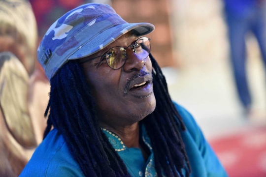 Mengunjungi stasiun radio milik sang legendaris Reggae Alpha Blondy