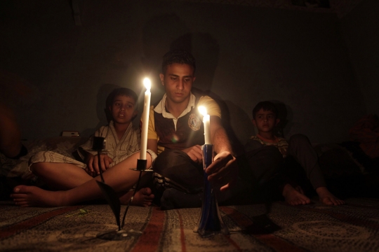Nestapa warga Yaman lewati malam tanpa listrik di tengah konflik