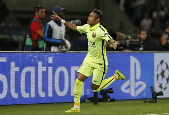 Luis Suarez dan Neymar permalukan PSG di Parc des Princes