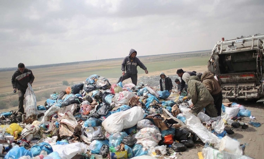 Potret sengsara warga Gaza hidup cari nafkah di pembuangan sampah