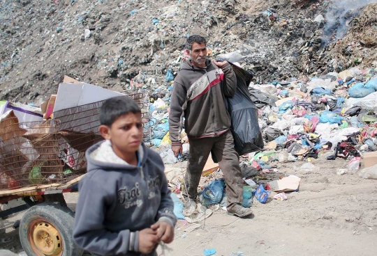 Potret sengsara warga Gaza hidup cari nafkah di pembuangan sampah