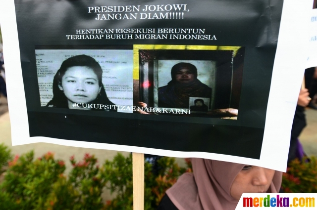 Foto : Kecam hukuman mati TKI, aktivis segel Kedubes Arab 