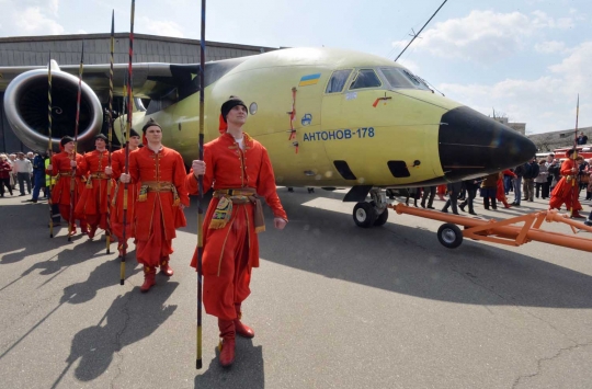Di tengah konflik, Ukraina luncurkan pesawat angkut Antonov An-178