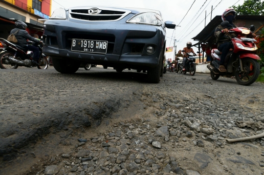 Kondisi suram jalan rusak di Tangsel ancam keselamatan warga