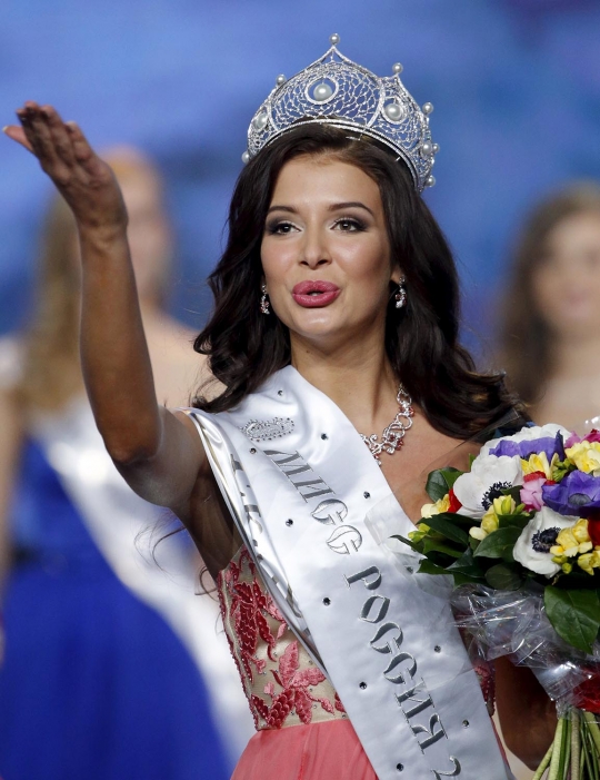 Mahasiswi ilmu seni & budaya ini dinobatkan sebagai Miss Rusia 2015