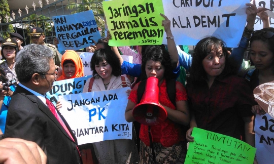 Tuntut Perda prostitusi, Jurnalis hadang mobil Wagub Jateng