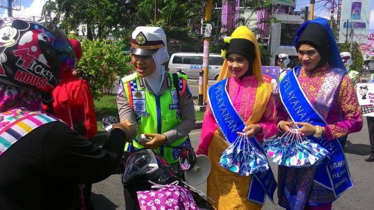Hari Kartini, Polwan Aceh pakai kebaya adat