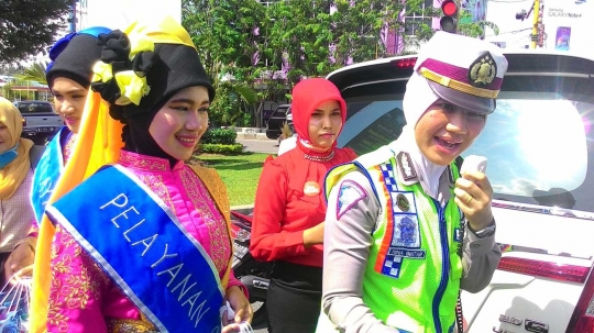 Hari Kartini, Polwan Aceh pakai kebaya adat