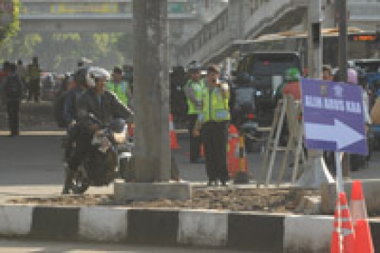 Parahnya macet di Jalan Tendean akibat pengalihan arus KAA