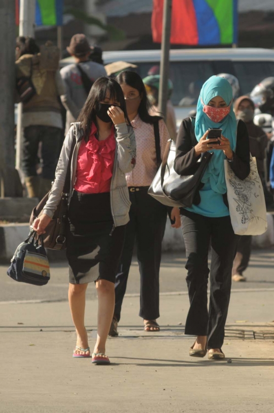 Imbas pengalihan arus KAA, pegawai kantoran terpaksa jalan kaki