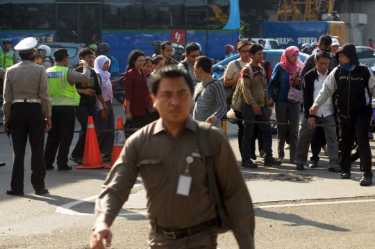 Imbas pengalihan arus KAA, pegawai kantoran terpaksa jalan kaki