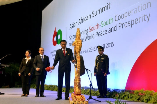 Melihat suasana pembukaan Konferensi Asia Afrika di Jakarta