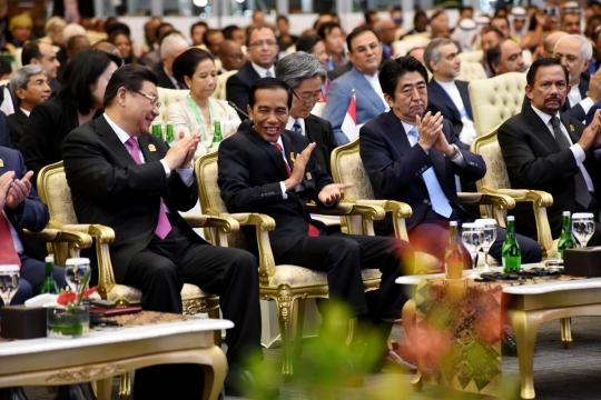 Melihat suasana pembukaan Konferensi Asia Afrika di Jakarta