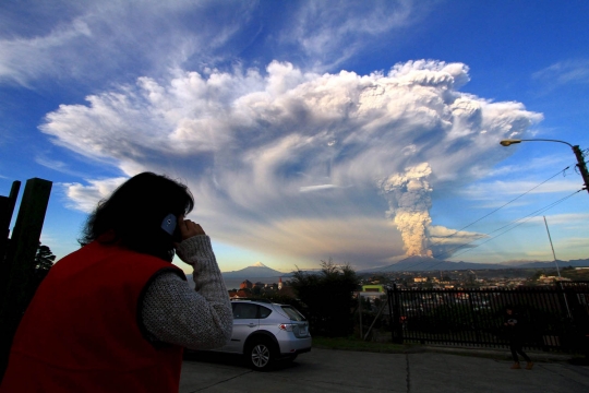 Dahsyatnya letusan Gunung Calbuco setelah 43 tahun 'tertidur'