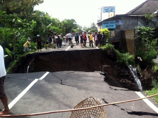 Jembatan ambruk, jalur alternatif Solo-Magelang terputus