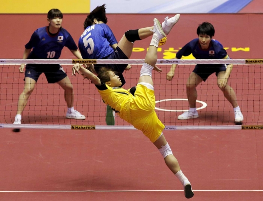 Aksi atlet takraw cantik di ajang ISTAF Super Series Korea