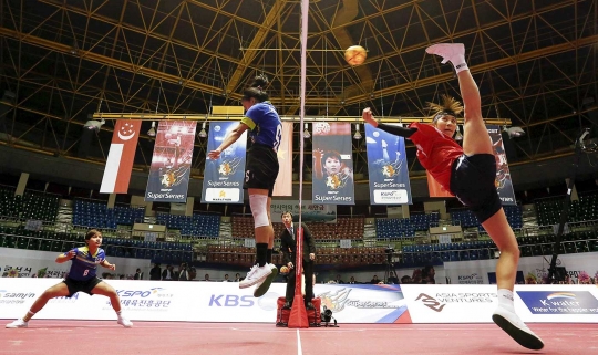 Aksi atlet takraw cantik di ajang ISTAF Super Series Korea