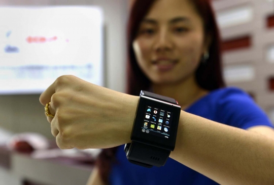 Mengintip perakitan Apple Watch 'KW' di China