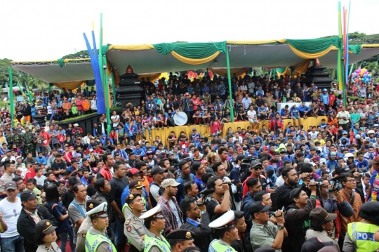 Protes sikap Menpora, Aremania geruduk panggung karnaval Apeksi