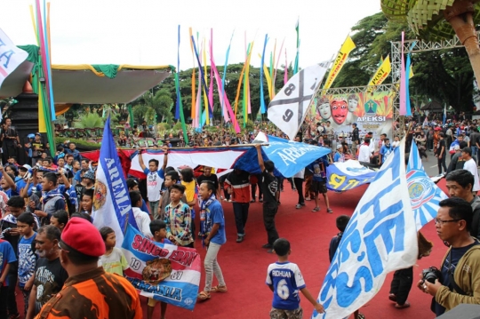 Protes sikap Menpora, Aremania geruduk panggung karnaval Apeksi