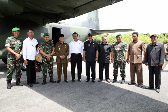 Mentan Amran tanam kedelai di Pulau Bacan