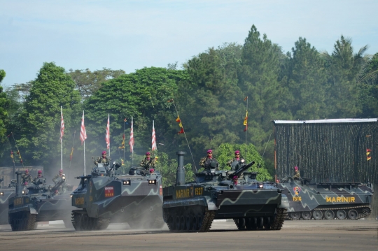 Deretan tank amfibi & alutsista TNI AL meriahkan sertijab Dankormar