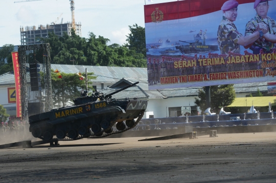 Deretan tank amfibi & alutsista TNI AL meriahkan sertijab Dankormar