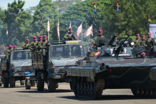 Deretan tank amfibi & alutsista TNI AL meriahkan sertijab Dankormar