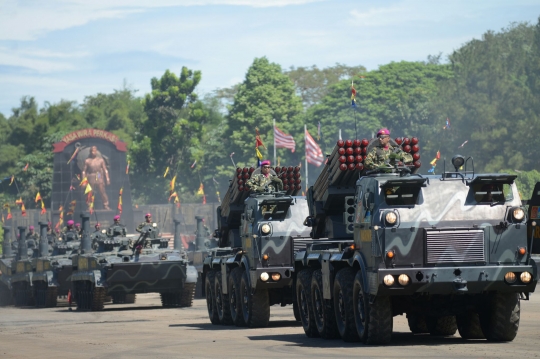 Deretan tank amfibi & alutsista TNI AL meriahkan sertijab Dankormar