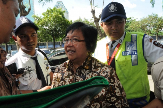 Hindari wartawan, Menteri Siti datang ke KPK lewat pintu belakang