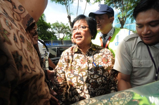 Hindari wartawan, Menteri Siti datang ke KPK lewat pintu belakang