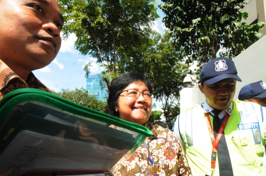 Hindari wartawan, Menteri Siti datang ke KPK lewat pintu belakang