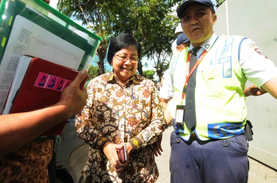 Hindari wartawan, Menteri Siti datang ke KPK lewat pintu belakang