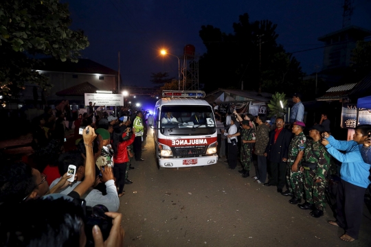 Begini suasana saat ambulans terpidana mati keluar Nusakambangan