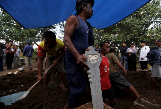 Rumah duka jauh, jenazah Zaenal Abidin dimakamkan di Cilacap