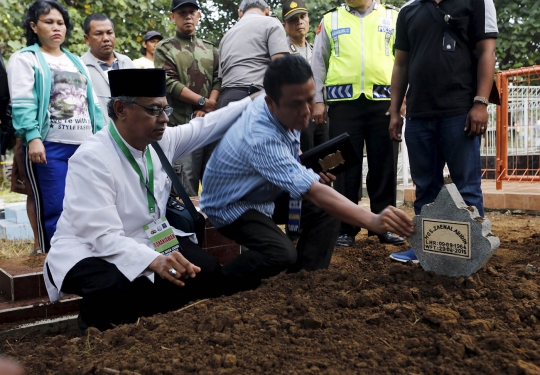 Rumah duka jauh, jenazah Zaenal Abidin dimakamkan di Cilacap