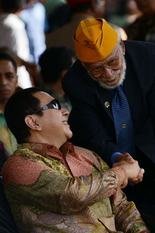 Berkacamata hitam, Tommy Soeharto jadi sorotan di HUT Kopassus