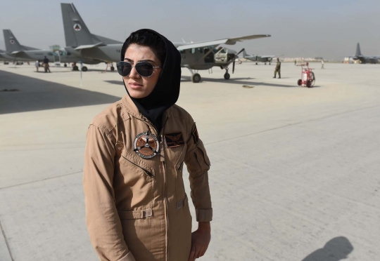 Cantiknya Niloofar Rahmani, pilot wanita pertama militer Afghanistan