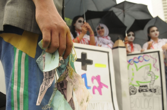 Mahasiswa gelar aksi teatrikal 'Revolusi Pendidikan' di CFD