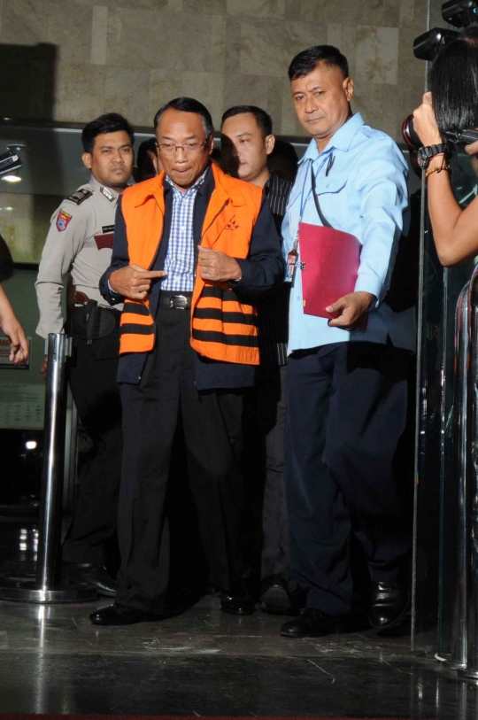 Berompi oranye, Jero Wacik resmi ditahan KPK